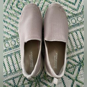 Skechers GogaMax Slip On Shoes 10 Pinkish Beige Comfort Soles Athleisure VGUC